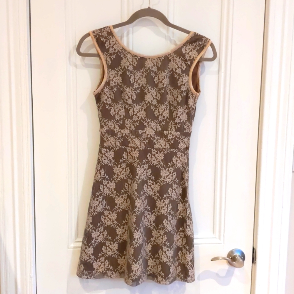 Short floral dress, small, brown/tan, vintage style